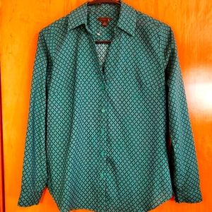 New without tags, Ann Taylor, Petite, button up, collared blouse. Size xs.